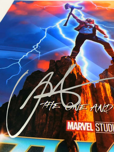 CHRIS HEMSWORTH & TAIKA WAITITI (Thor: Love and Thunder) signiertes Filmposter – Bild 2