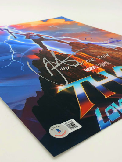 CHRIS HEMSWORTH & TAIKA WAITITI (Thor: Love and Thunder) signiertes Filmposter – Bild 5